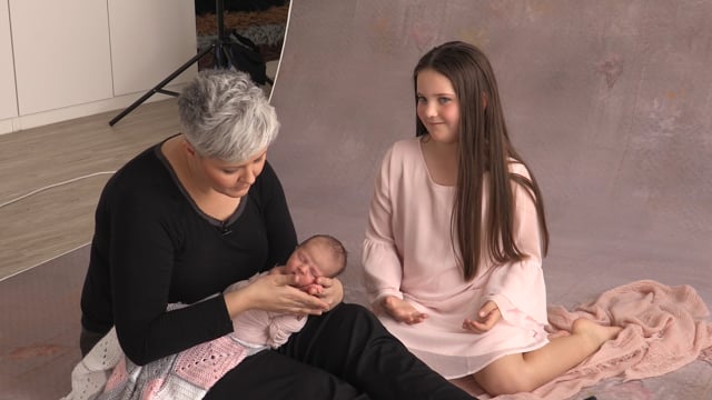 SIBLING POSING – 5 – Sitting Sibling with Newborn