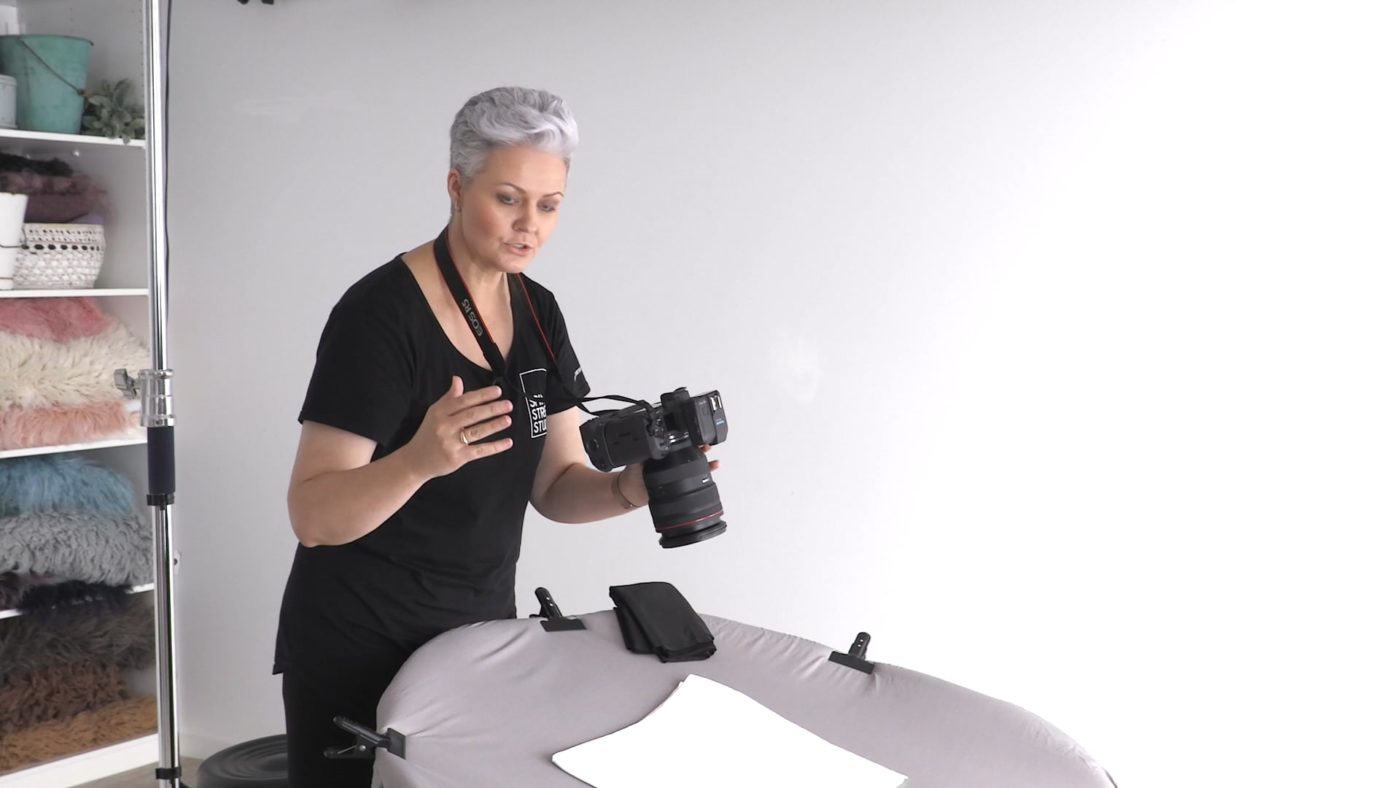 PHOTOGRAPHING WHITE 3 – THE HISTOGRAM with Strobe Light